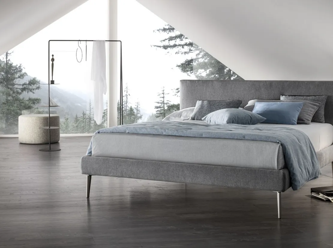 Letto elegante in tessuto con testiera Sander di V&Nice